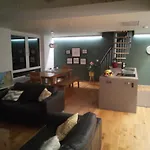 Apartament Spacious Contemporary Type Apartment.