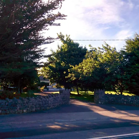 Spacious Contemporary Type Apartment. דירה גלוואיי