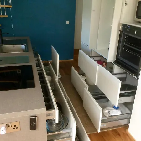 Spacious Contemporary Type Apartment. דירה *