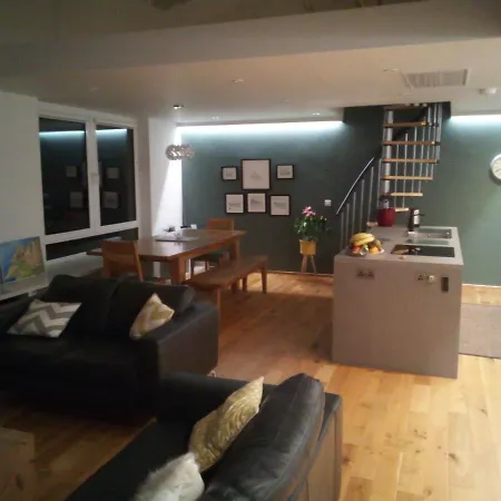 Apartment Spacious Contemporary Type Apartment.