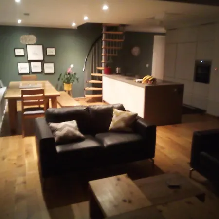 شقة Spacious Contemporary Type Apartment. *