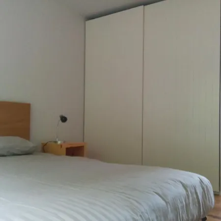 Spacious Contemporary Type Apartment. غالواي