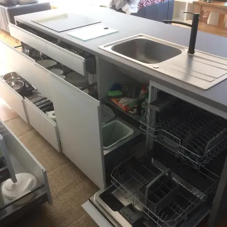 Spacious Contemporary Type Apartment. גלוואיי