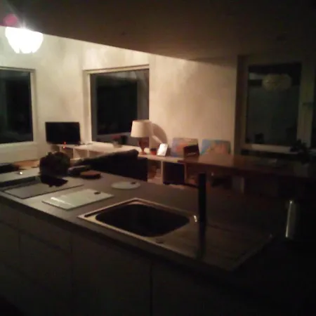 Spacious Contemporary Type Apartment. דירה