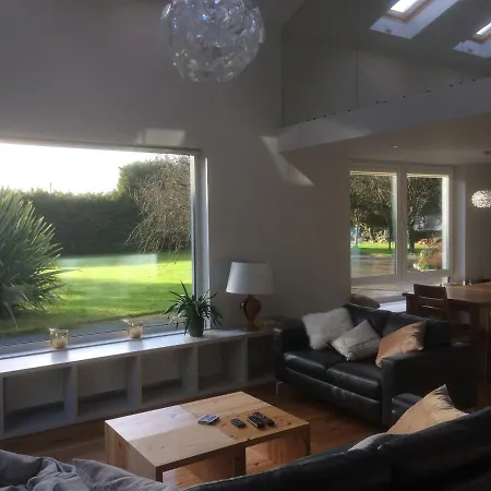 דירה Spacious Contemporary Type Apartment. גלוואיי