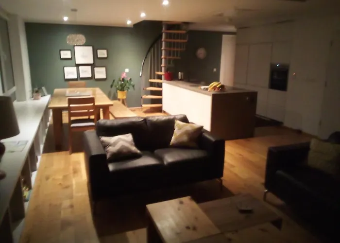 Lägenhet Spacious Contemporary Type Apartment. *