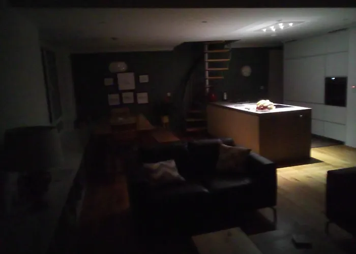 Spacious Contemporary Type Apartment. アパート